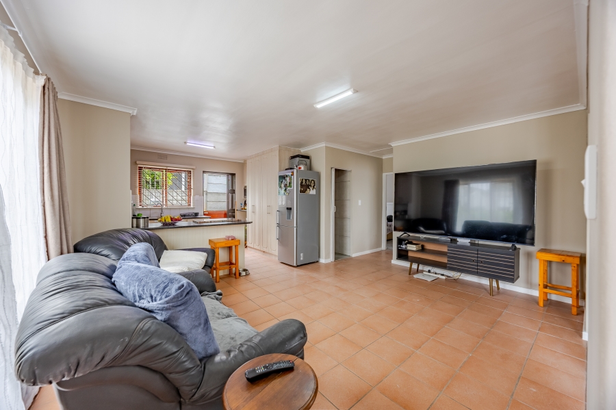 3 Bedroom Property for Sale in Oakglen Western Cape